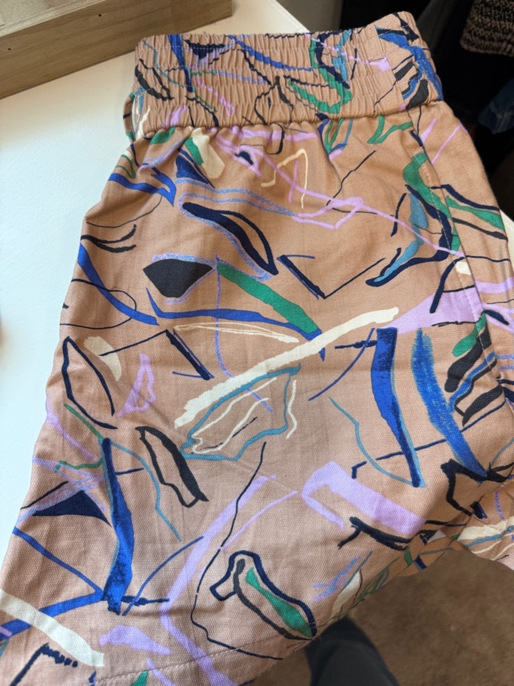 Women’s Tan Abstract Print Elastic-Waist Shorts